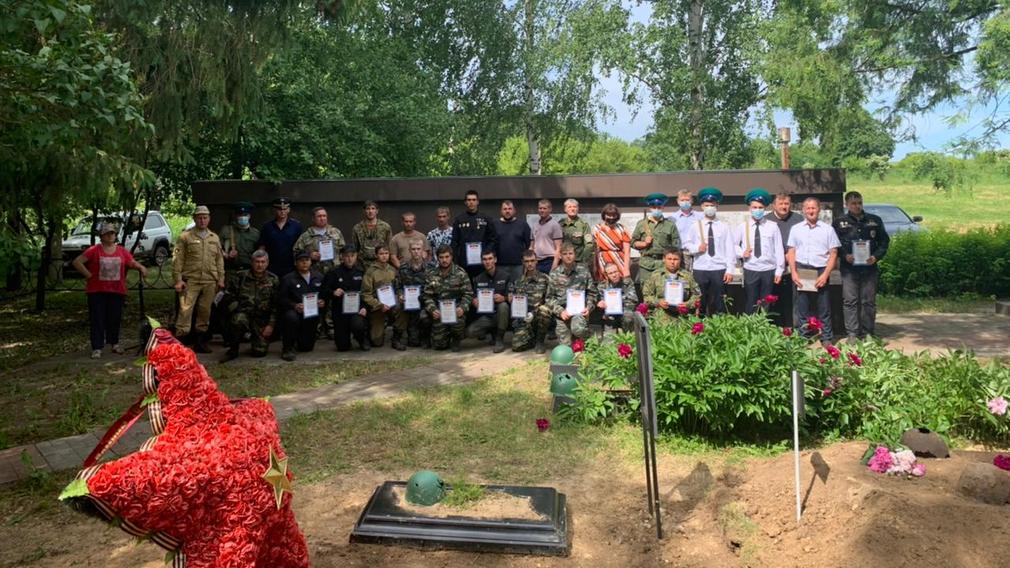 В Севском поселке Рождественский перезахоронили останки 6 красноармейцев