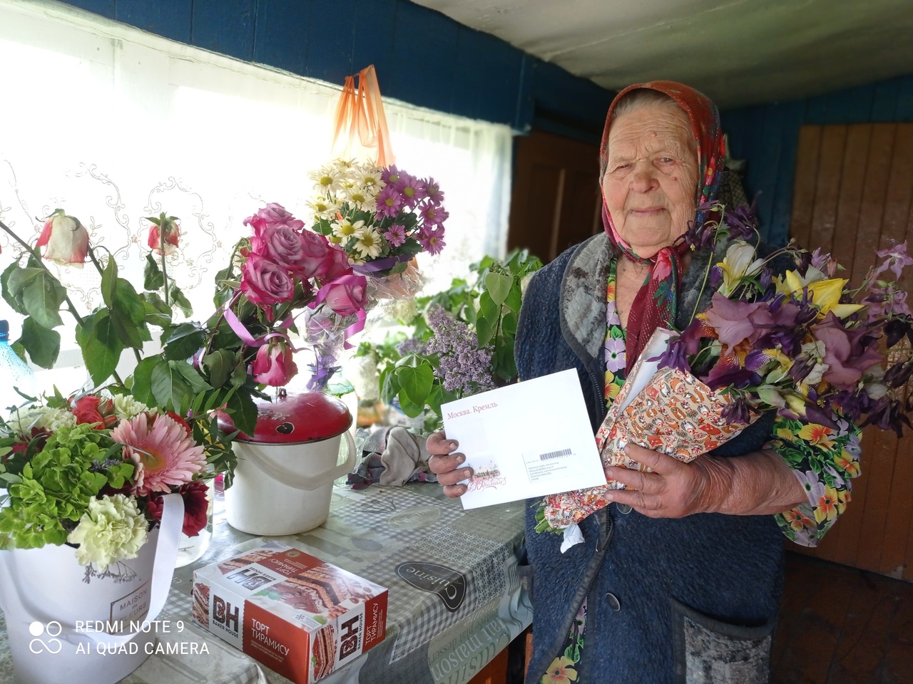 В Карачевском районе старейшую жительницу поздравили с 95-летним юбилеем