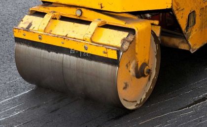 В Брянске началась укладка финишного слоя асфальта на проспекте Станке Димитрова