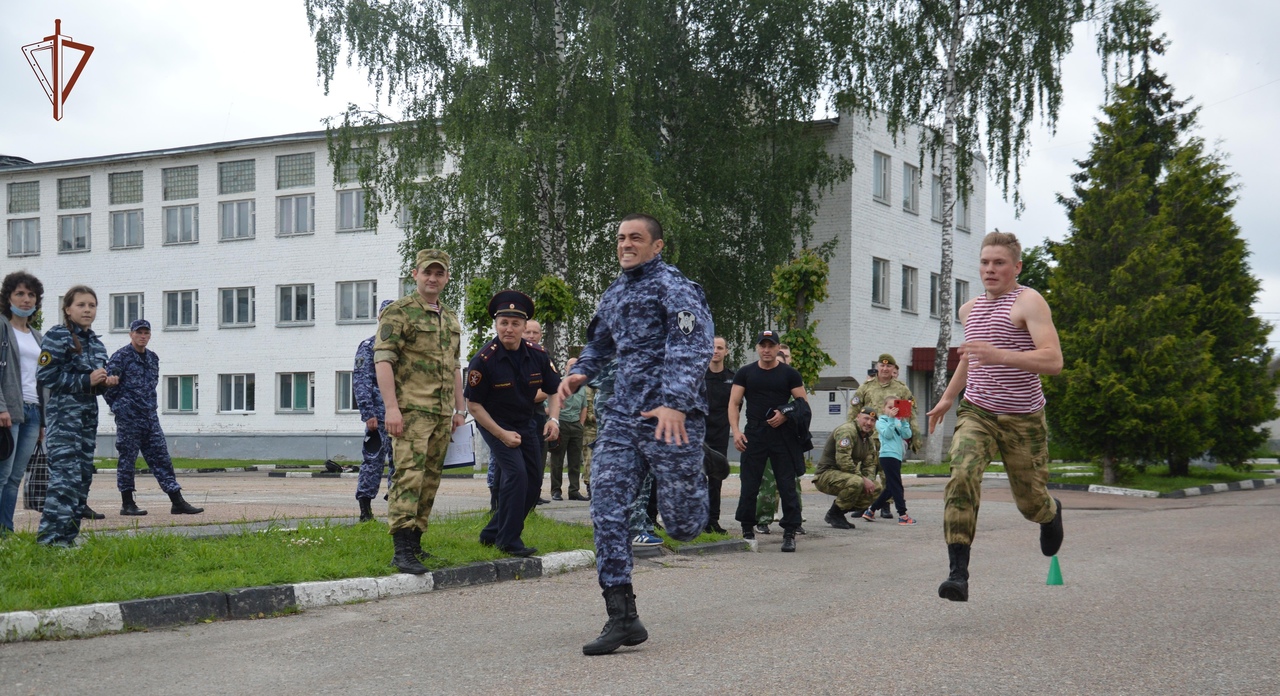В Брянске в преддверии Дня России росгвардейцы провели спортивный праздник
