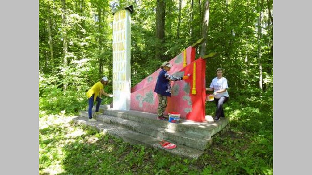 В брянском поселке Радица – Крыловка благоустроили стоянку партизанского отряда