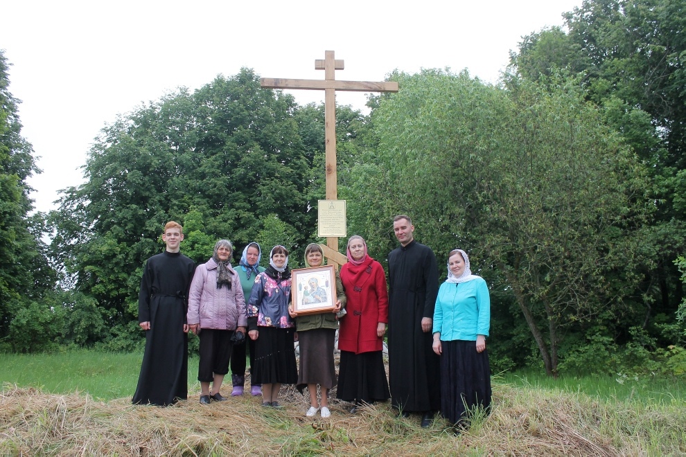 В селе Петрова освящен Памятный Крест