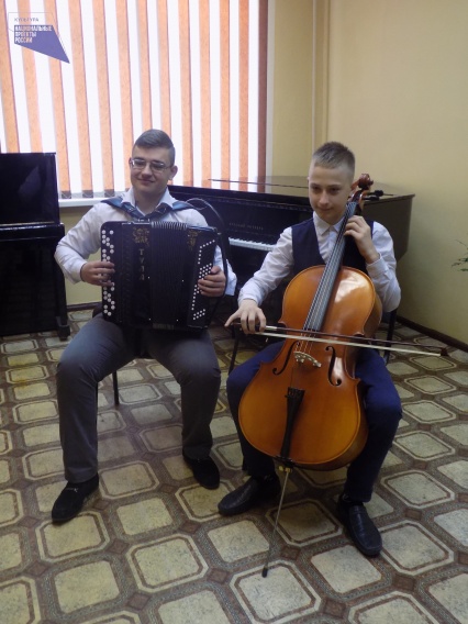 В брянских Клинцах ДШИ приобрела новые музыкальные инструменты