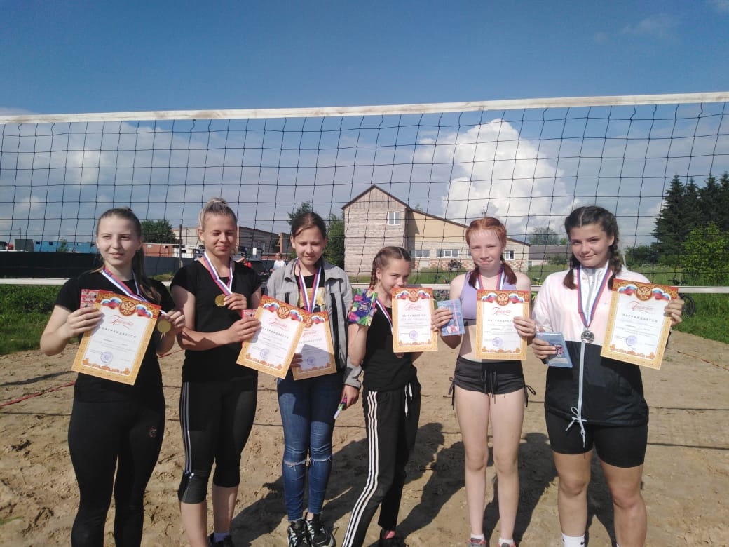 В Карачеве состоялся турнир по пляжному волейболу