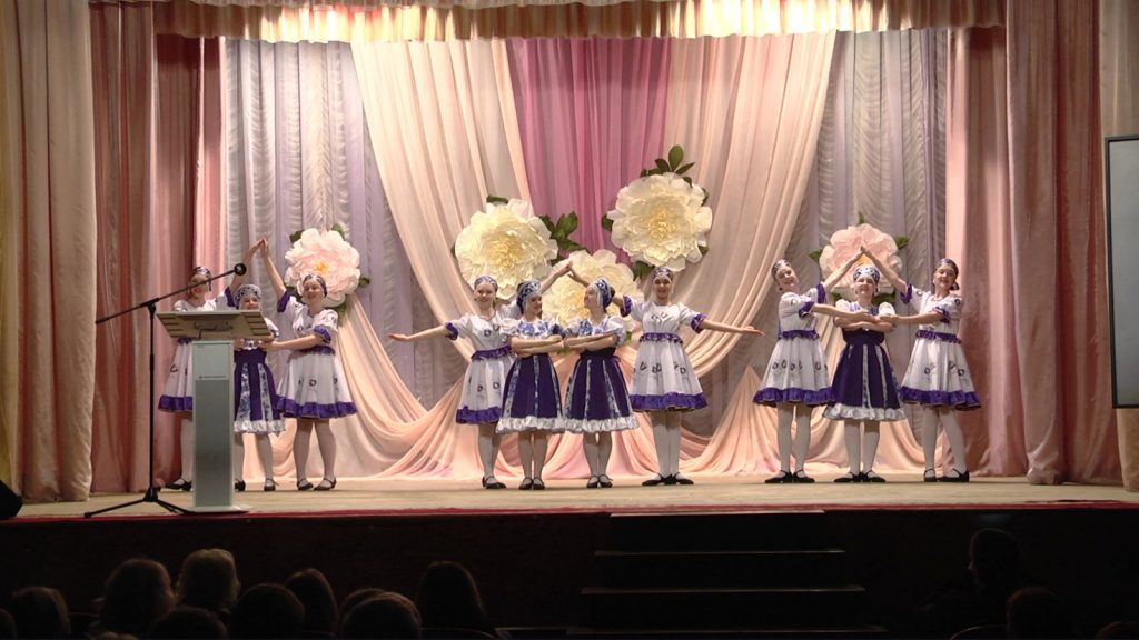 В Клинцовском ДК прошел праздничный вечер для соцработников