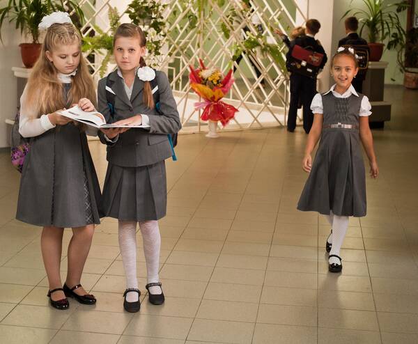 Президент Путин поручил начать выплаты на школьников со 2 августа