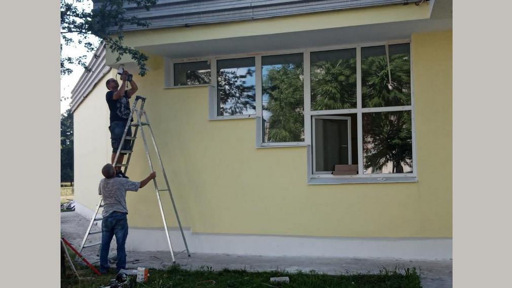 В брянской Унече ремонтируют ДШИ имени Ю.И. Саханова