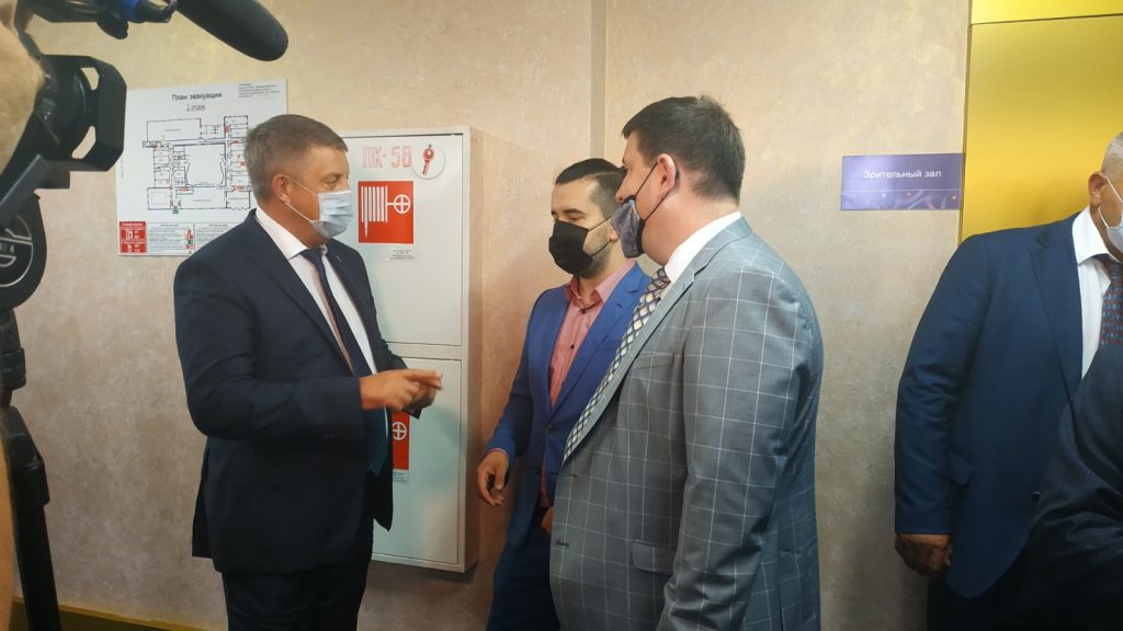 На всероссийских соревнованиях по шахматам первый символический ход сделал губернатор Брянской области