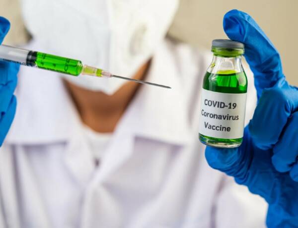 Брянскую пенсионерку вакцинировали от COVID-19 на дому