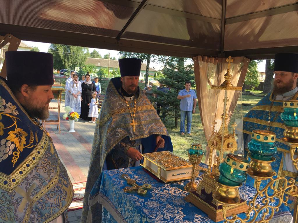 В карачевском поселке Теплое состоялось соборное богослужение