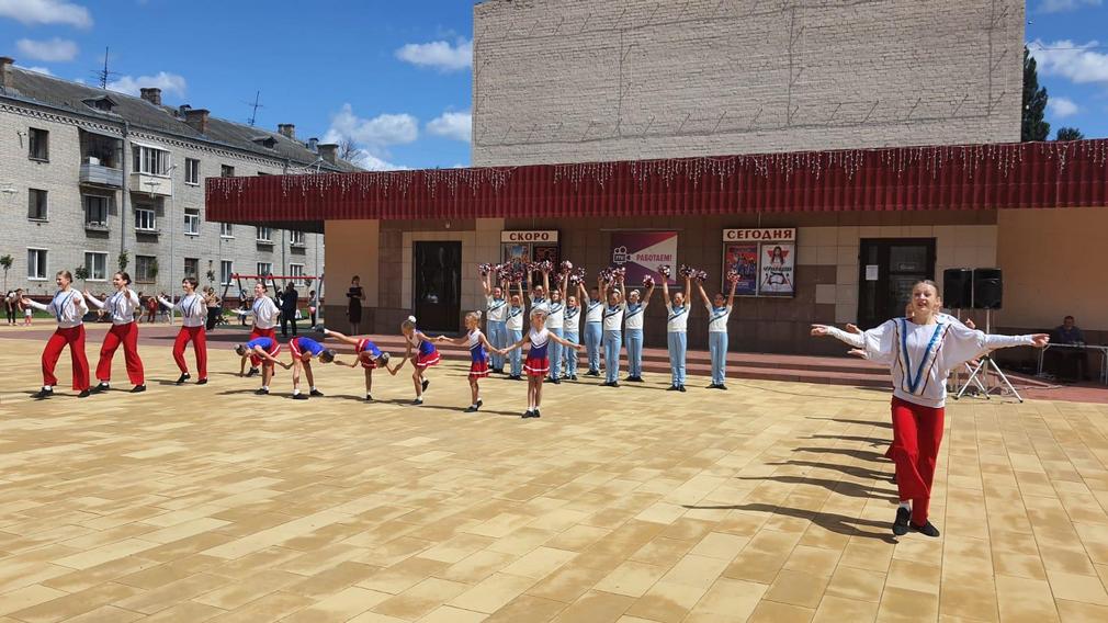 В Брянске открылся обновленный сквер у кинотеатра «Салют»