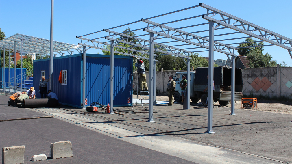 Губернатор Александр Богомаз проинспектировал строительство спортобъектов в Дятьково