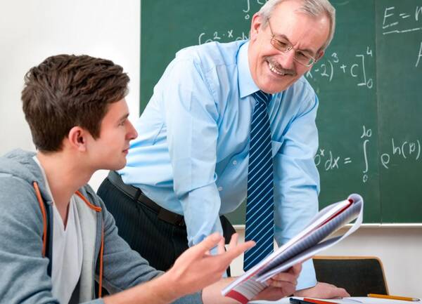 Педагоги Брянщины 1 сентября получат доплату за кураторство