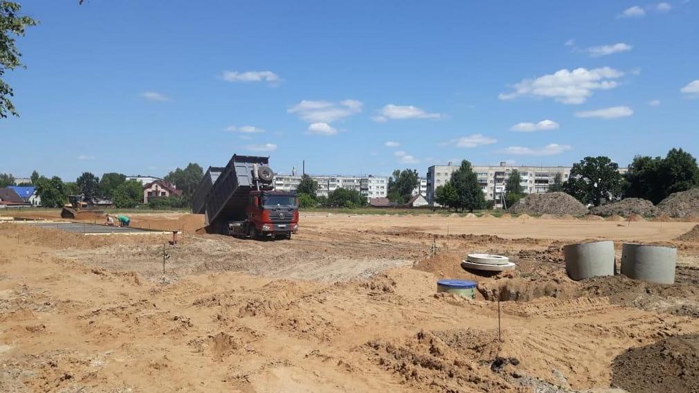 Губернатор Александр Богомаз посетил строящиеся спортивные объекты в Унече