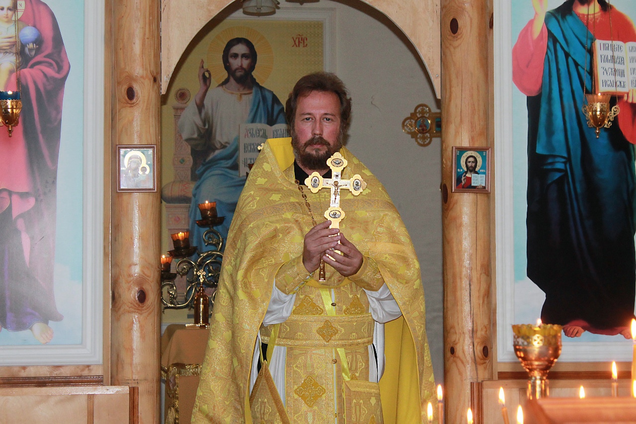 В Успенском храме Карачева совершено праздничное богослужение