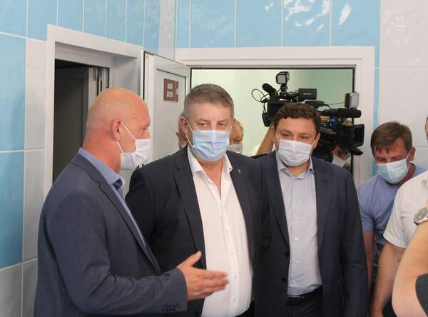 Александр Богомаз посетил новый спортцентр в Жуковке