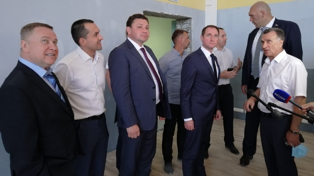 Заместитель министра спорта РФ посетил Дворец единоборств в Брянске