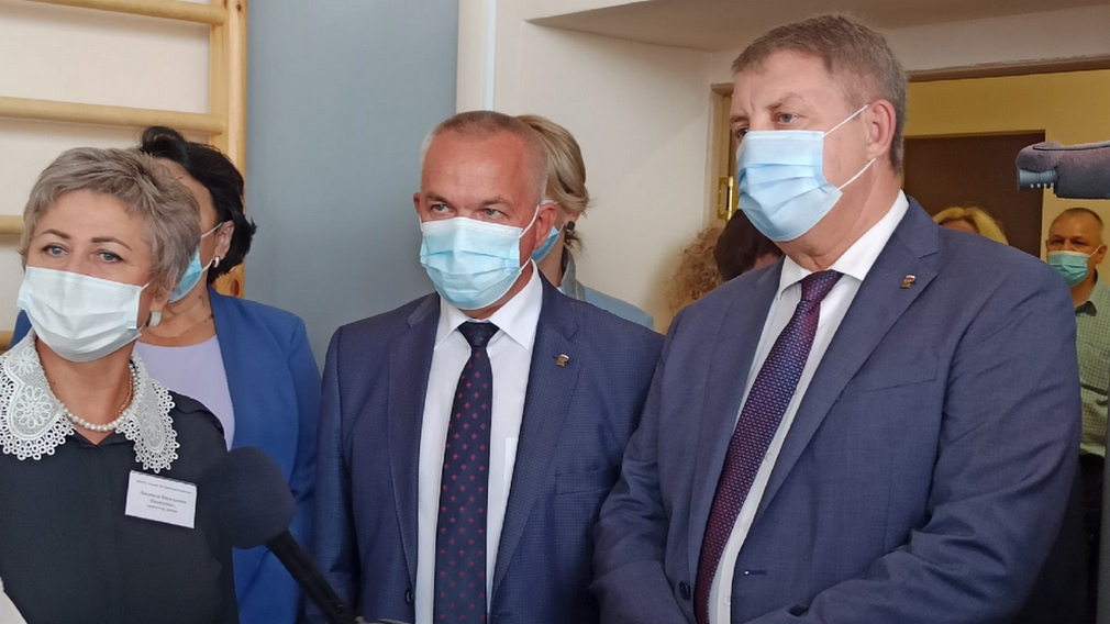 Брянский губернатор Александр Богомаз побывал в добруньском лицее №1