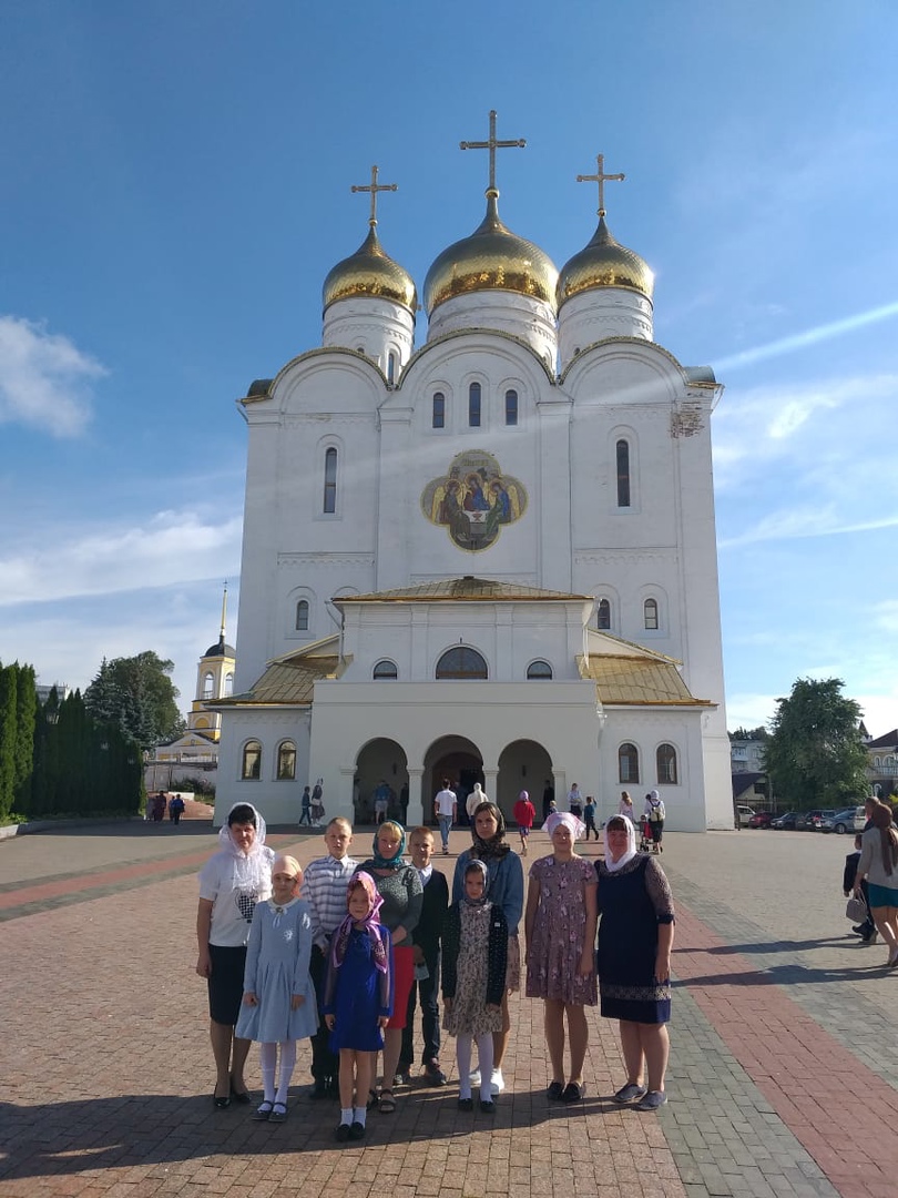 В Брянском Свято-Троицком Кафедральном соборе карачевские дети  получили благословение перед началом учебного года