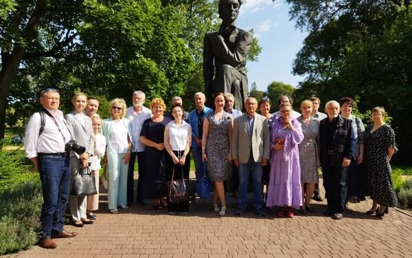 Лауреатами литературного тютчевского конкурса, состоявшемся в Брянской области, стали двое наших земляков