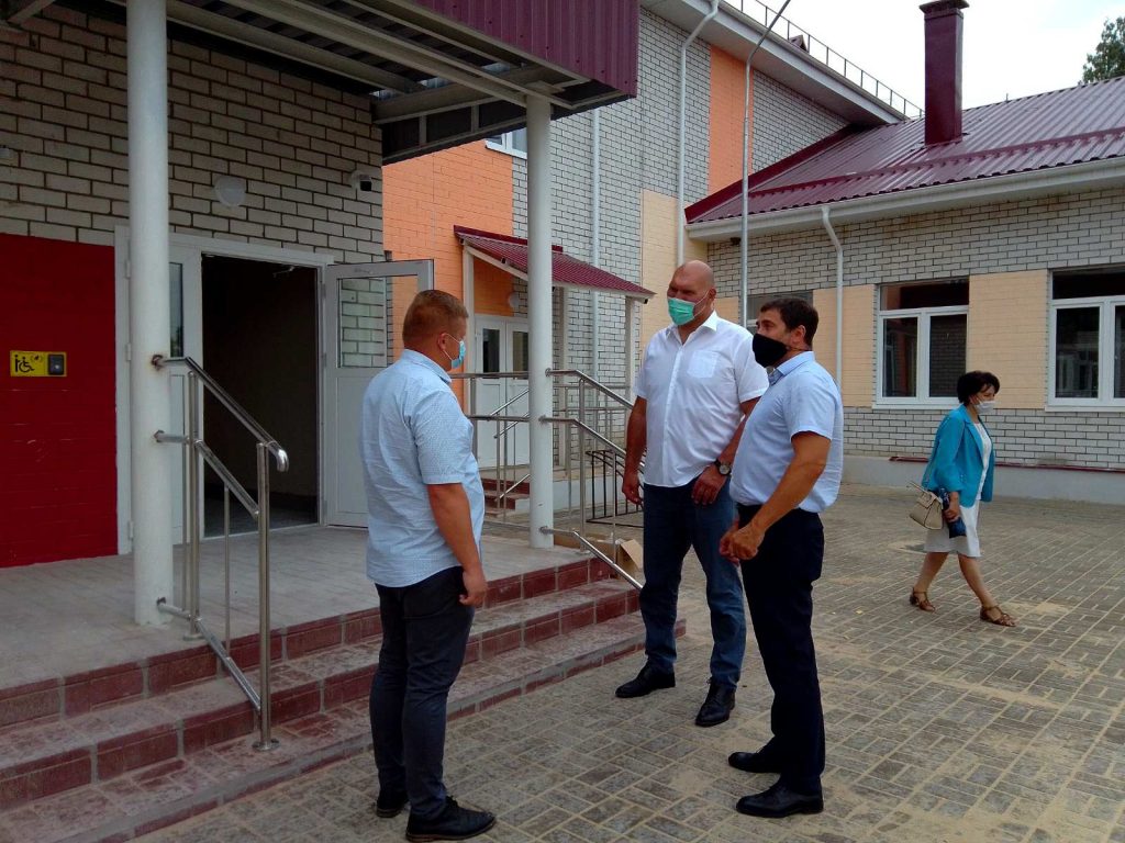 Брянский депутат Николай Валуев с рабочим визитом побывал в Навлинском районе