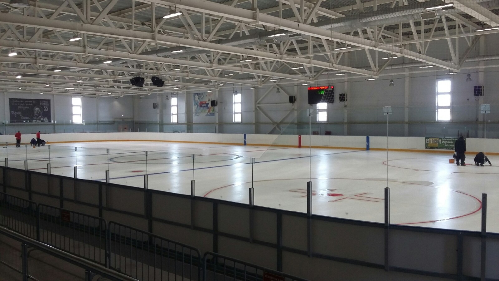 К новому сезону готовят ледовую арену в брянском Трубчевске