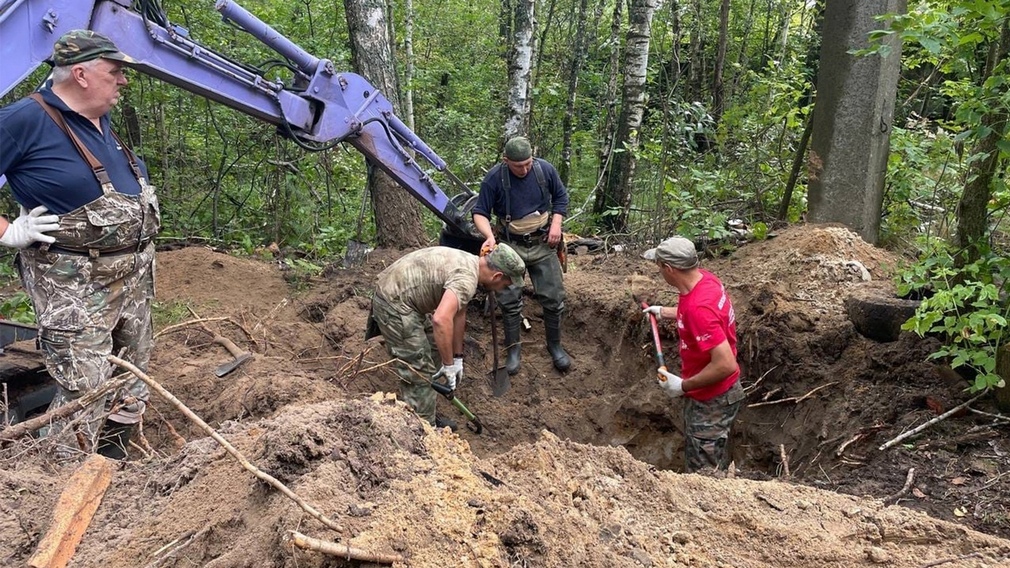 На Брянщине идут раскопки на месте захоронения останков узников