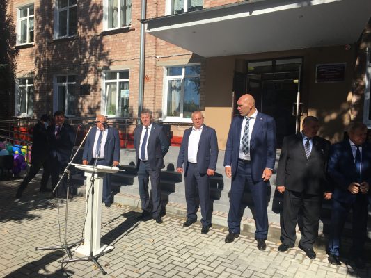 Александр Богомаз оценил качество ремонта Новозыбковской музыкальной школы