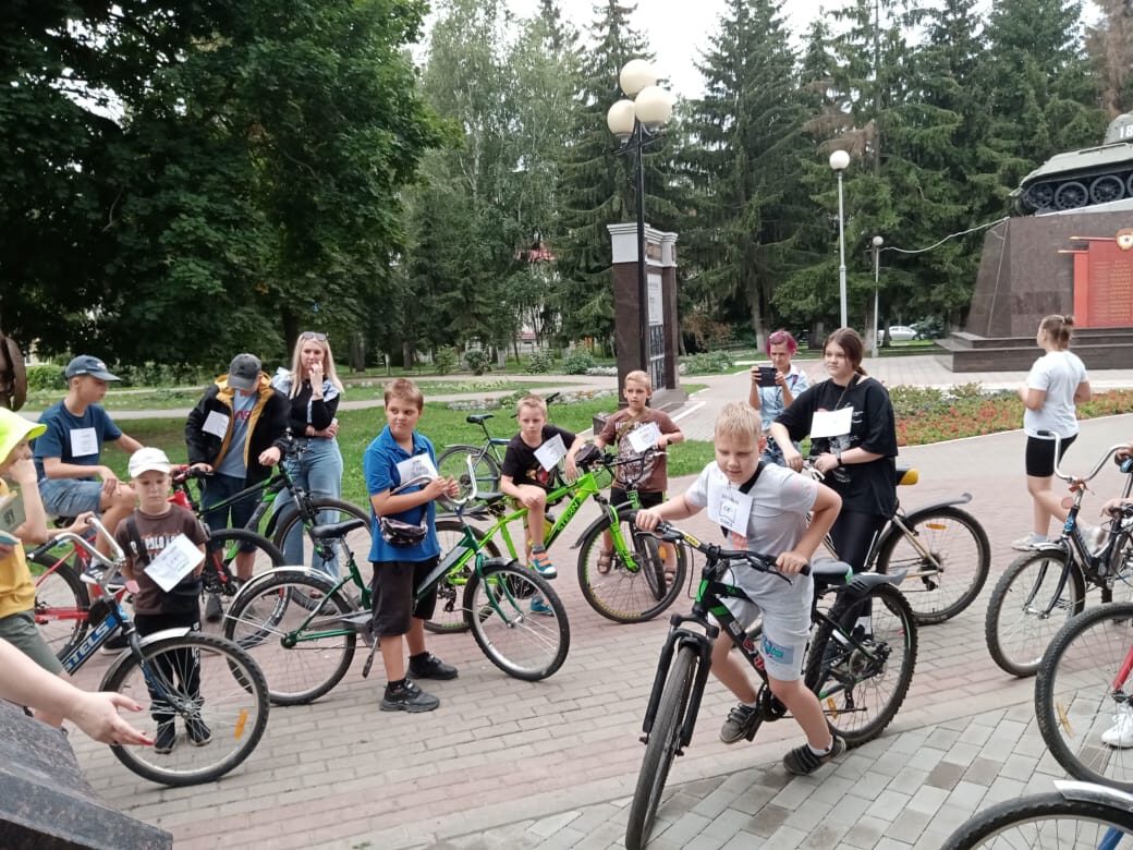 В Карачеве прошел велопробег «Бегущая книга — 2021»