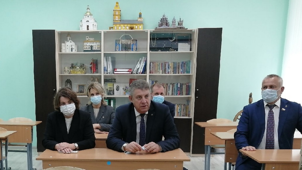 Александр Богомаз побывал в брянской школе № 34