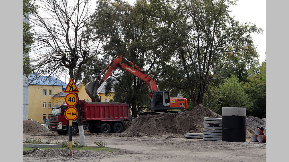 В Брянске продолжается строительство ливневки на 2-х улицах