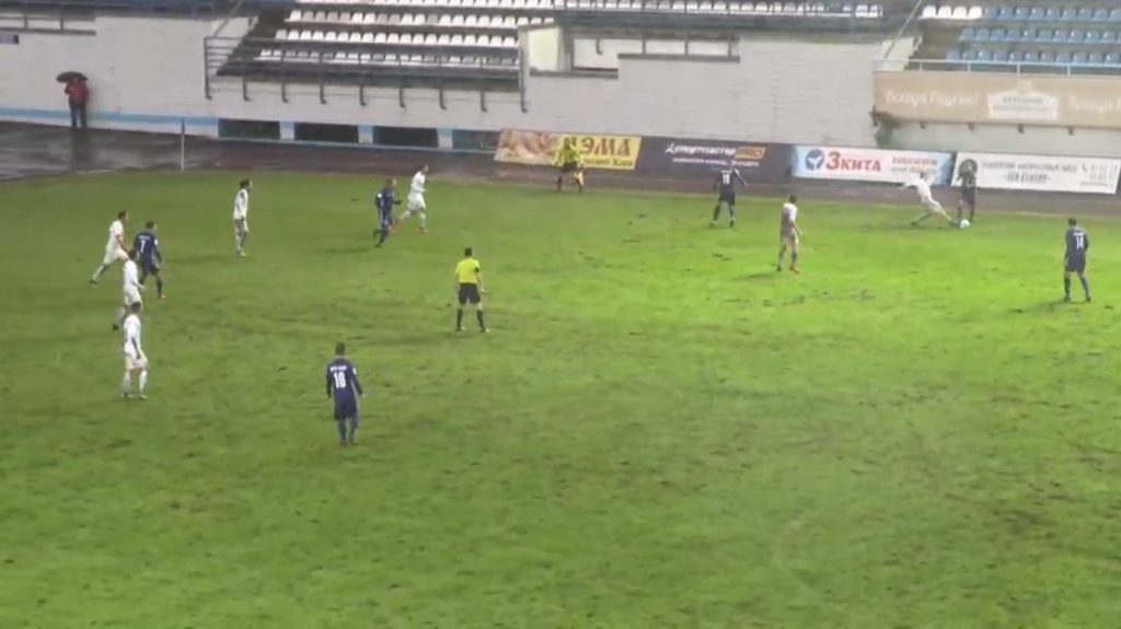 На футбольном матче брянского «Динамо» и курского «Авангарда» присутствуют болельщики