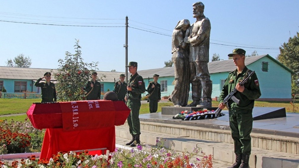 Мероприятие по перезахоронению останков погибшего воина состоялось в брянском Почепе