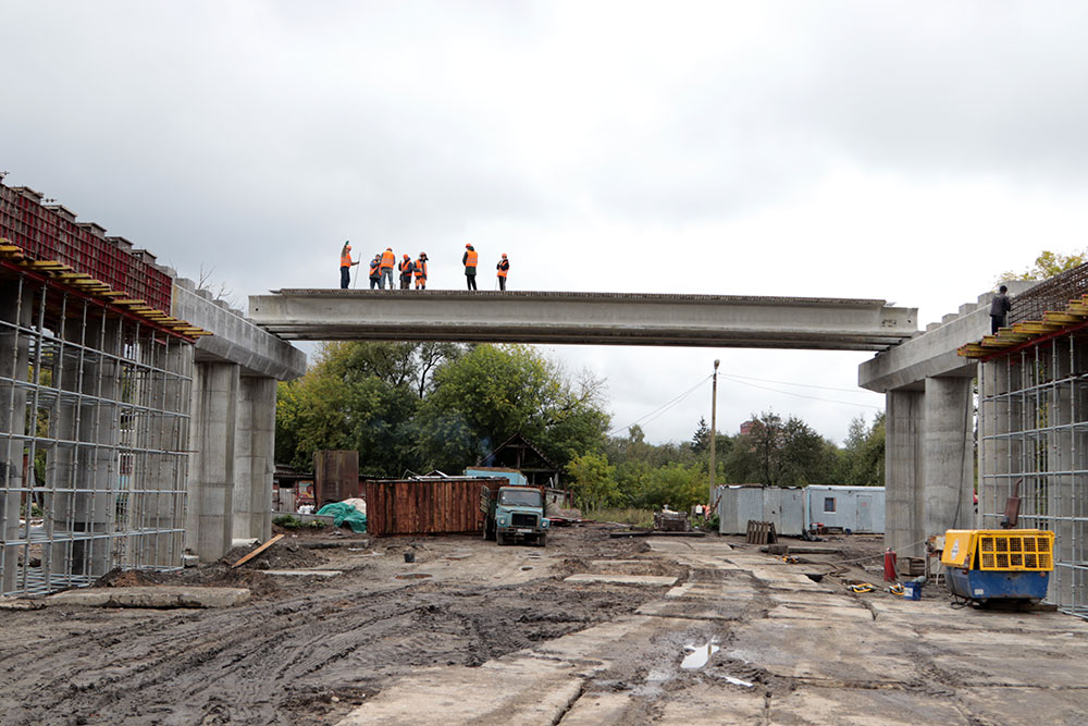Строительство моста на брянской  Набережной продолжается