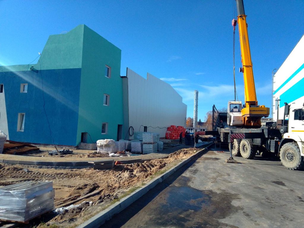 В брянском Дятьково строительство ледового дворца готово на 80%