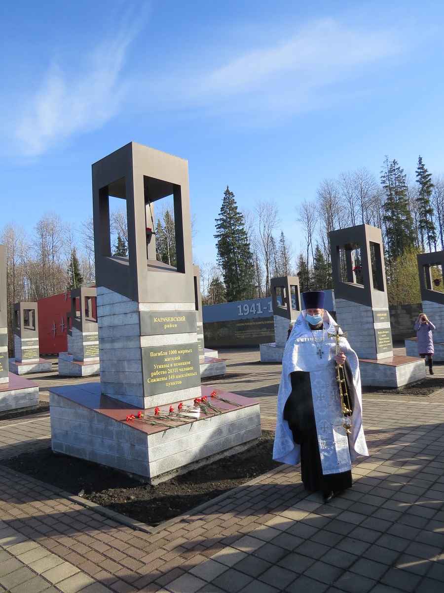 На мемориальном комплексе «Хацунь» молитвенно почтили память расстрелянных мирных жителей