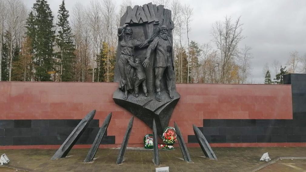 Сегодня исполнилось 80 лет со дня расстрела жителей деревни Хацунь под Брянском