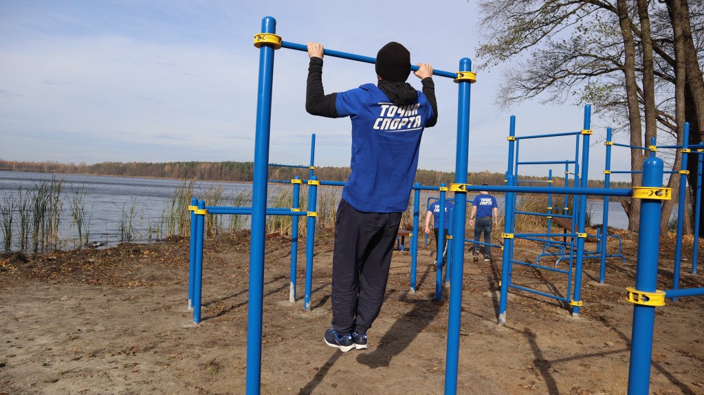 Народный фронт и Ассоциация сестринского персонала Брянщины установили воркаут-площадку в п. Белые Берега