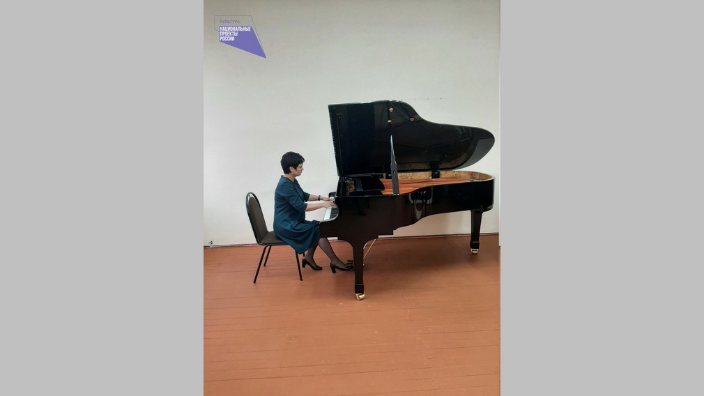 Брянская ДШИ № 2 им. П.И.Чайковского получила новый концертный рояль