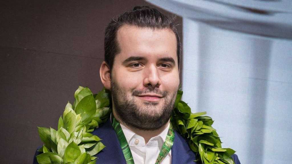 В телеигре «Что? Где? Когда?» принял участие шахматист из Брянска