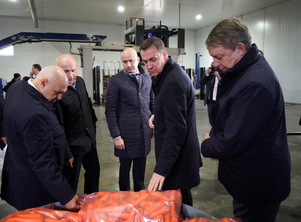 Министр Патрушев осмотрел овощехранилища брянского предприятия