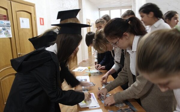 В брянском городском лицее № 2 им. М.В. Ломоносова отметили День лицеиста