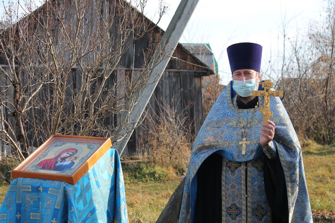 На месте разрушенного Казанского храма в Карачеве совершен молебен по случаю престольного праздника