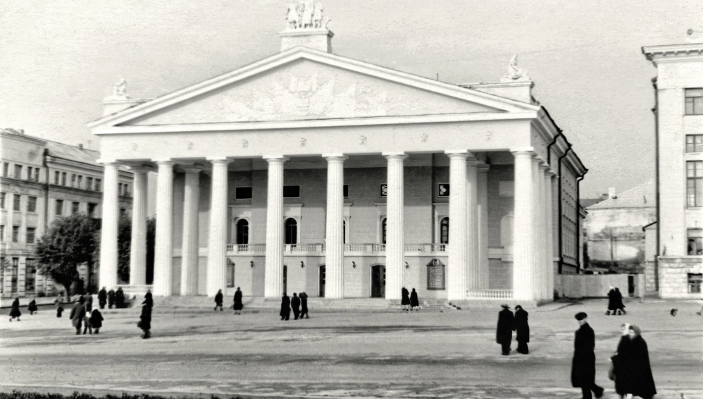 95-летие со дня открытия брянский драмтеатр отметил