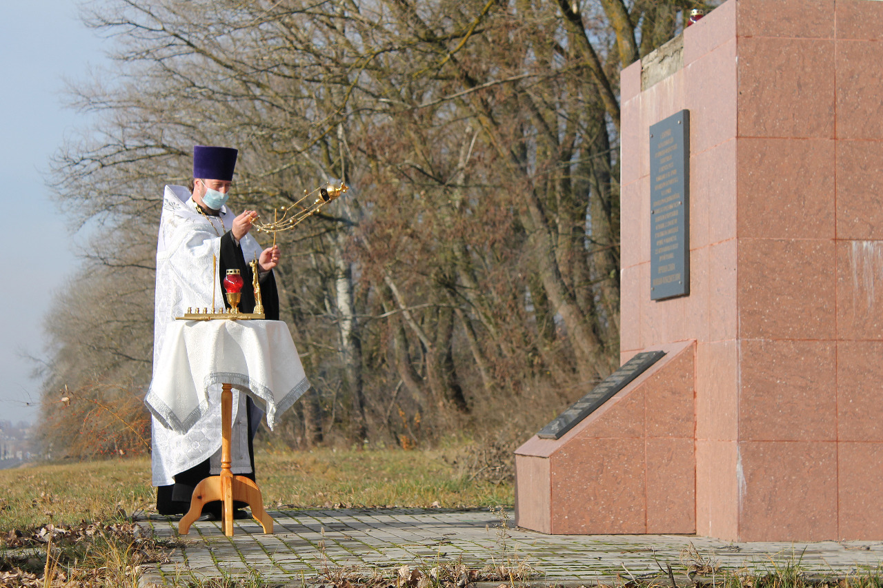 В родительскую субботу на Аксиньинской высоте совершена заупокойная лития о павших освободителях Карачевской земли