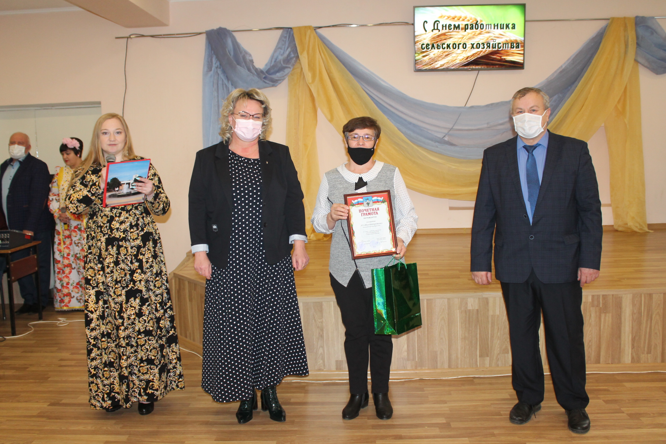 В Карачеве прошел праздничный концерт