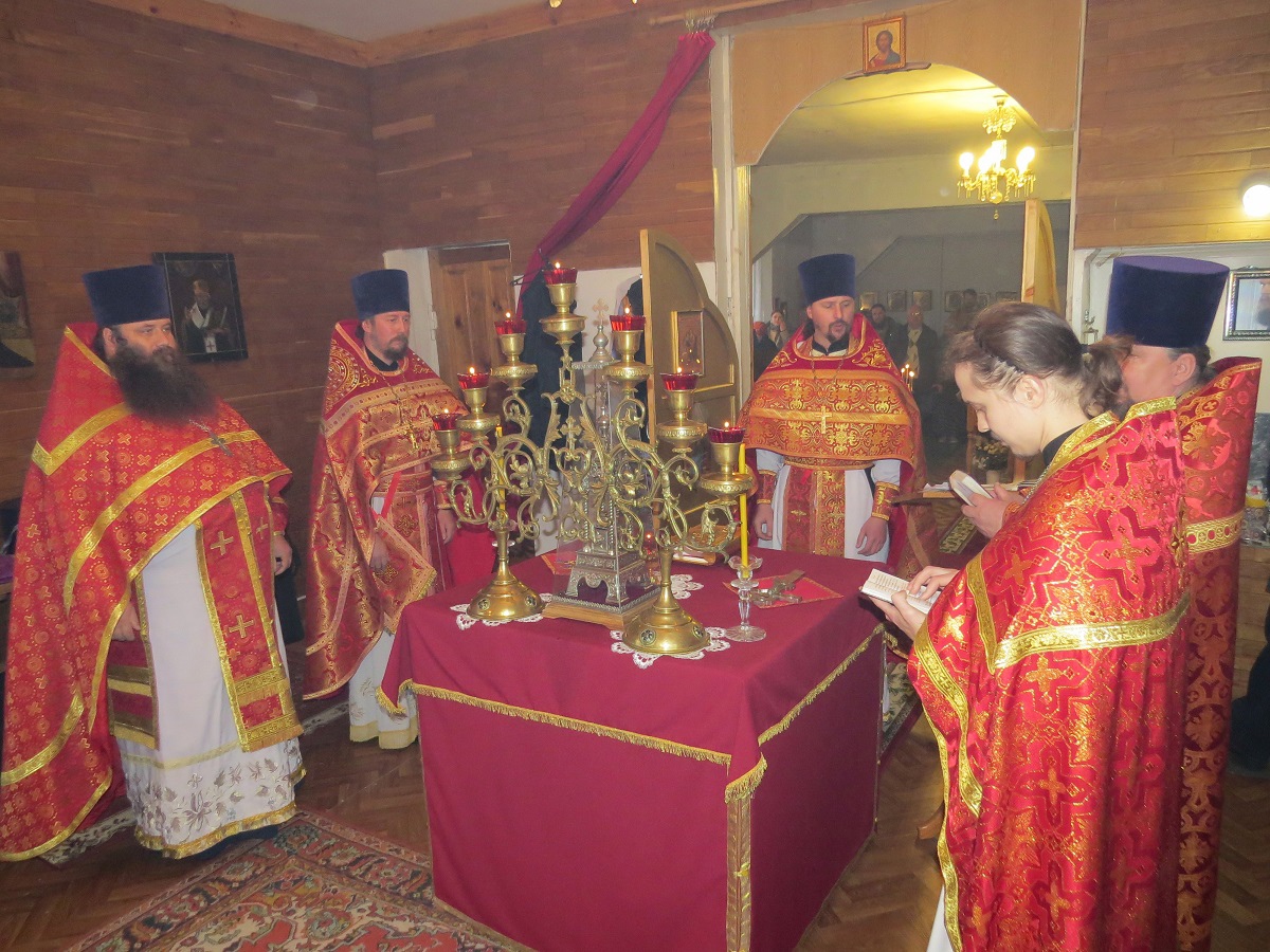 Благочинный Карачевского церковного округа принял участие в соборном богослужении по случаю престольного праздника храма в селе Дубровка Брасовского района