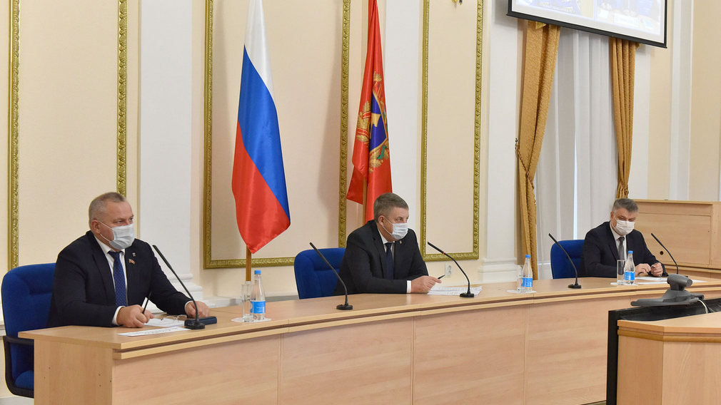 В Брянске проводить новогодние мероприятия разрешили