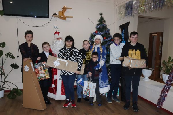 Воспитанникам Трубчевской школы-интерната передали подарки от руководителей Брянской области