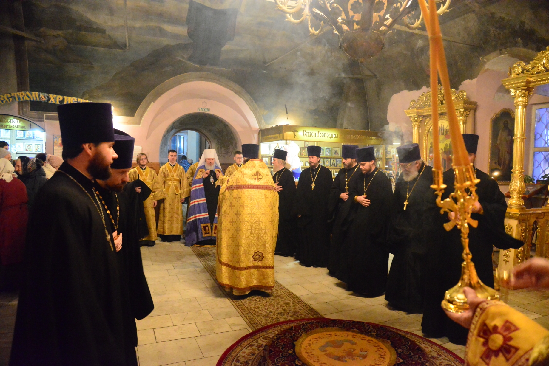 Благочинный Карачевского церковного округа принял участие в праздничном богослужении по случаю 280-летнего юбилея Воскресенского храма Брянска